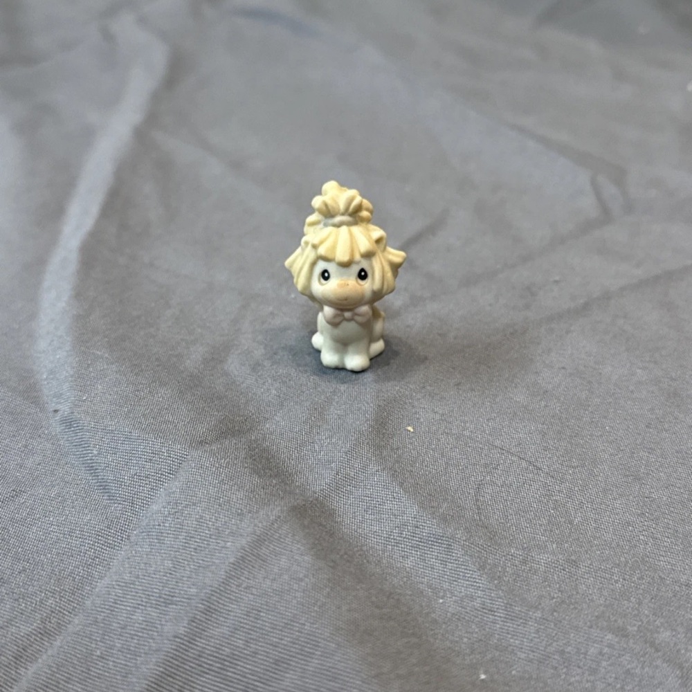 precious moments circus lion figurine BY ITSELF